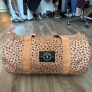 Hardly used parkland brand duffel bag.